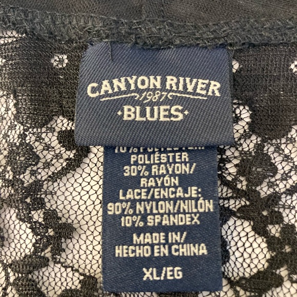 BLACK SHRUG WITH LACE - Picture 1 of 3